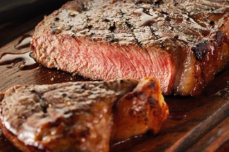 Hướng Dẫn Làm Món Steak Ngon Từ Bò Wagyu Úc
